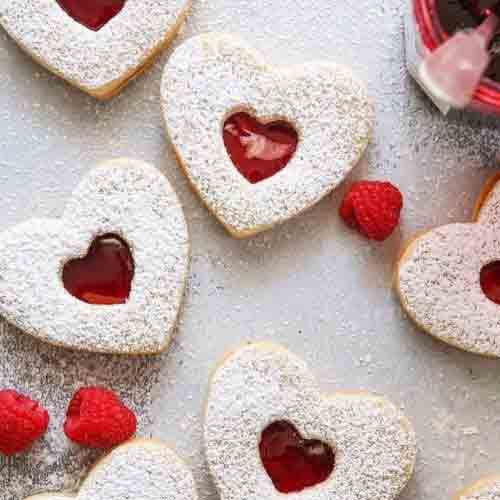 almond cookies heart 500x500 1 5 Resep Kuker Lebaran